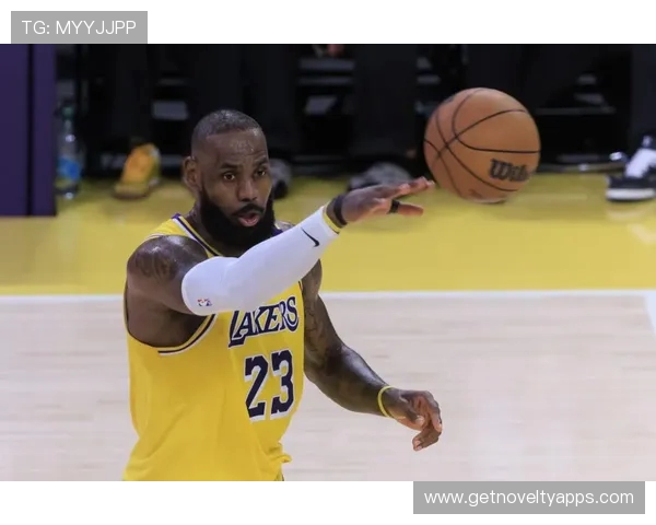 里夫斯表示詹姆斯缺阵全队须共同承担责任展现团队凝聚力